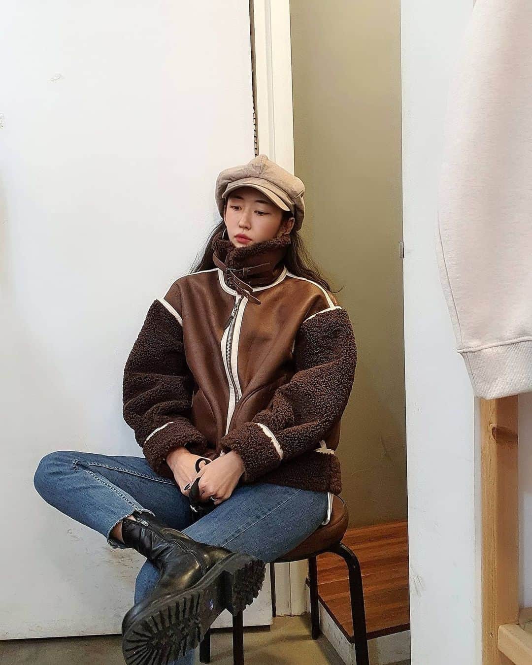 minikkallongさんのインスタグラム写真 - (minikkallongInstagram)「오늘 느무 춥당ㄷㄷ 컨디션도 응망진챵🤪 칼국시나 한사바리 땡겨야거따 후루룩~🍜 #레더스웨이드무스탕#미니깔롱」12月30日 16時40分 - minikkallong