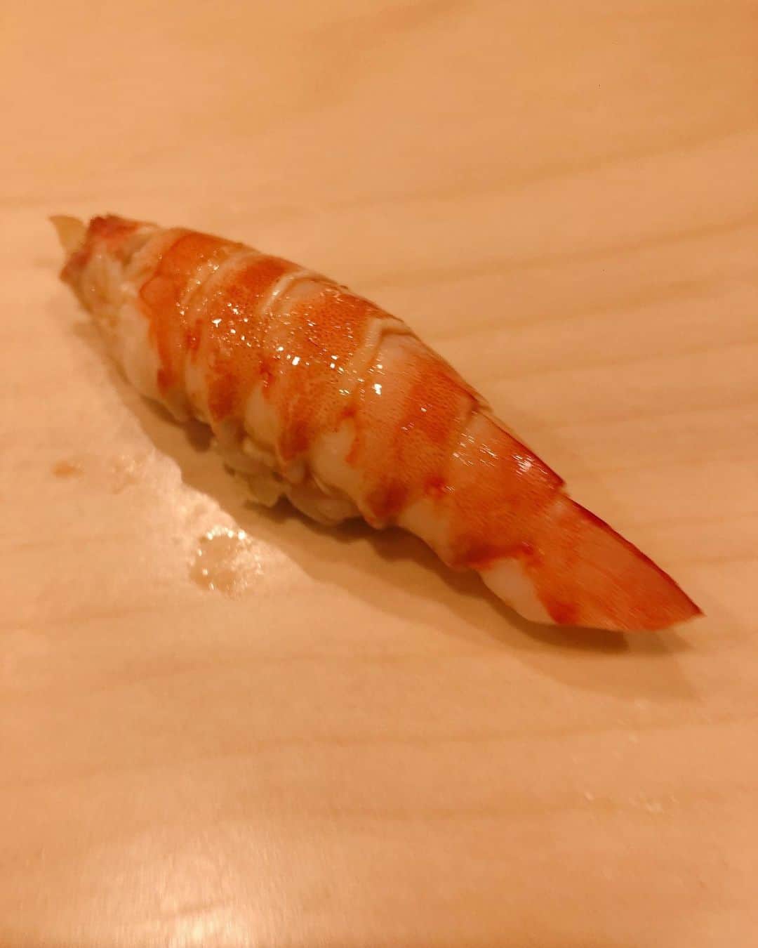 琥珀うたさんのインスタグラム写真 - (琥珀うたInstagram)「. . 久しぶりの暗い色。 からのお寿司ぃぃぃぃ🤤🤤🤤 美味しかった🤤 全部載せきれない…🥺 ご馳走様でした🤗 . . #newhair #newhaircolor #sushi #寿司 #後楽寿司やす秀」12月30日 16時55分 - uta0214khk