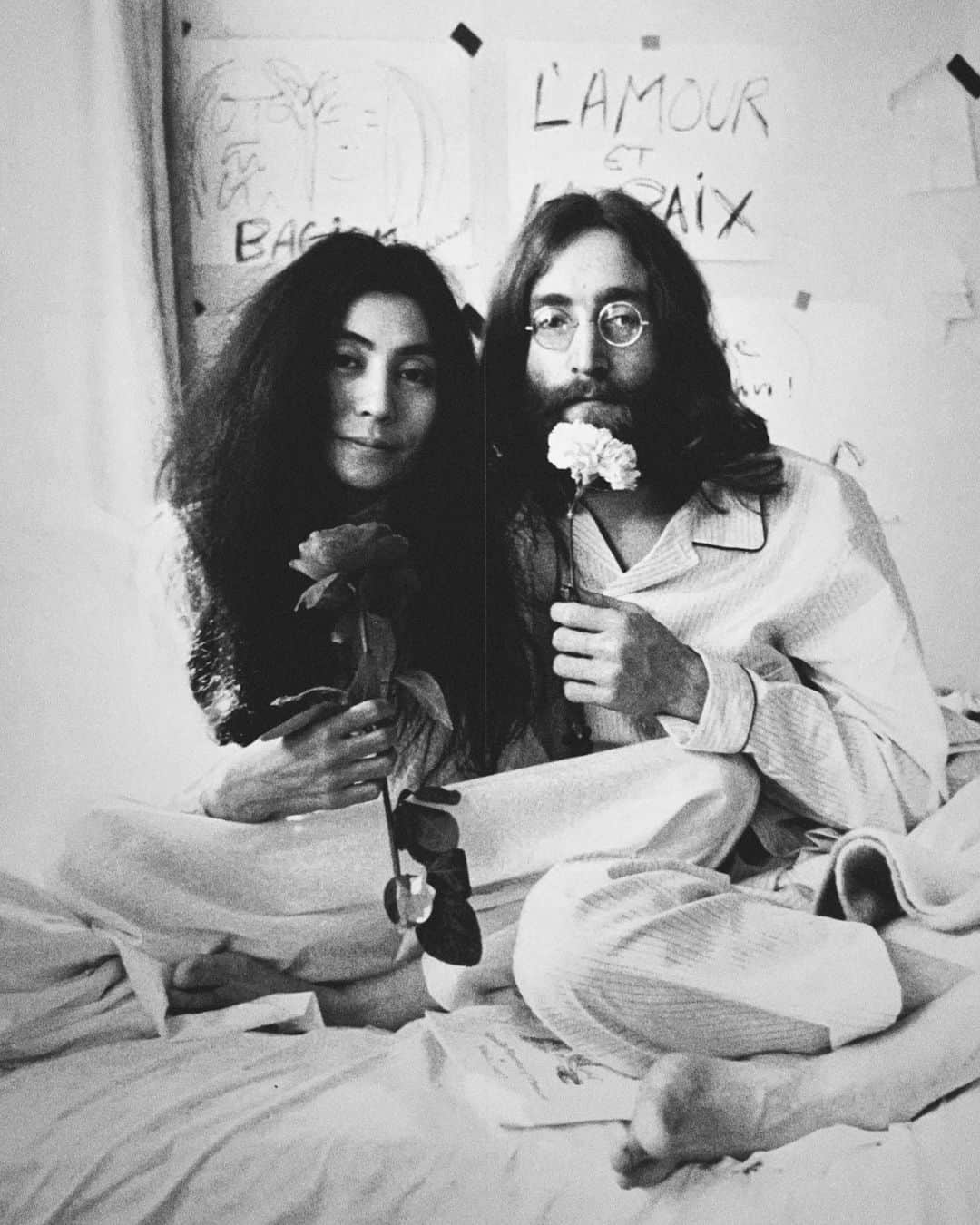 大田由香梨さんのインスタグラム写真 - (大田由香梨Instagram)「「Double  Fantasy John & Yoko」 私にとって、今年最後にして最高の展示でした❤︎  私自身の人生も丁寧に、ひとつひとつ重ねてゆきたい❤︎  Love & Peace ❤︎ #yokoono #johnlennon  #doublefantasy #imagine」12月30日 16時53分 - otayukari