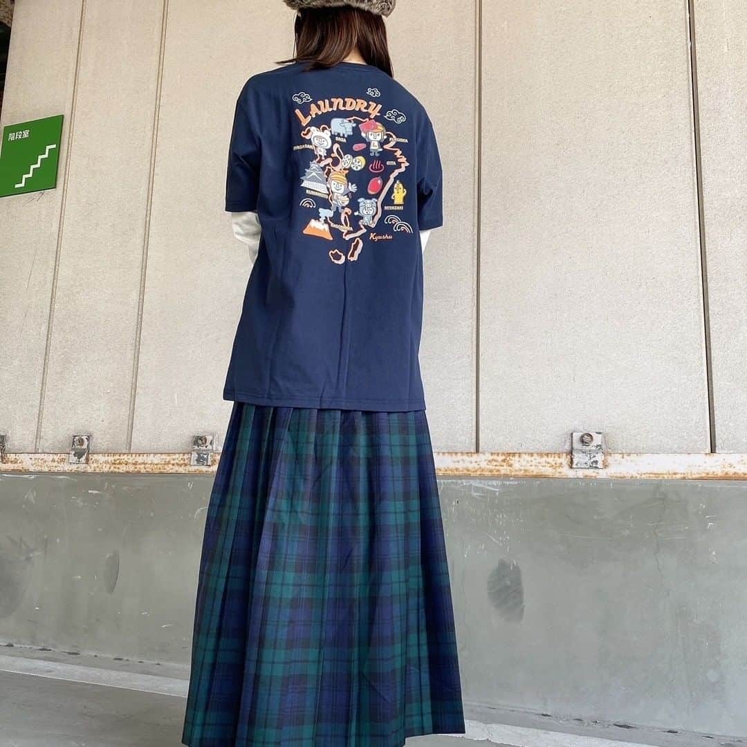 Laundry ランドリーさんのインスタグラム写真 - (Laundry ランドリーInstagram)「九州エリア限定Tシャツも登場👍   九州エリア（鹿児島アミュプラザ店・天神ソラリアプラザ店）限定は 九州地方にちなんだ、名物が勢ぞろい🥳 オンラインストア限定デザインは日本列島！  九州限定スカジャン風デザインTシャツ 〈ユニセックス〉 価格　：4,200円+税 サイズ　：S/M/L カラー　：ホワイト/ネイビー  2021年1月1日（金）発売❣現在予約受付中です👍 店舗通販もご利用いただけますので 鹿児島アミュプラザ店インスタグラム @laundry_kagoshima  天神ソラリアプラザ店インスタグラム @laundry_solariaplaza  へ、お問い合わせください♪  ＿＿＿＿＿＿＿＿＿＿＿＿＿  詳しいお知らせはプロフィールから ブランドサイトをチェック🧐 ⇒ @laundry_official  そしてそして、 #laundry038 をつけて投稿すると LAUNDRY公式アカウントにご紹介されちゃうかも🥰  #laundry038 #laundry #ランドリー #新作 #限定デザイン #九州 #九州グルメ #九州名物  #ソラリア #天神 #福岡 #アミュプラザ鹿児島 #アミュプラザ #鹿児島 #熊本 #宮崎 #佐賀 #長崎 #tシャツ #tシャツコーデ #コーディネート #ファッション  #ユニセックス  #kyushu #fukuoka #kagoshima #japan #tshirt #limited」12月30日 17時01分 - laundry_official