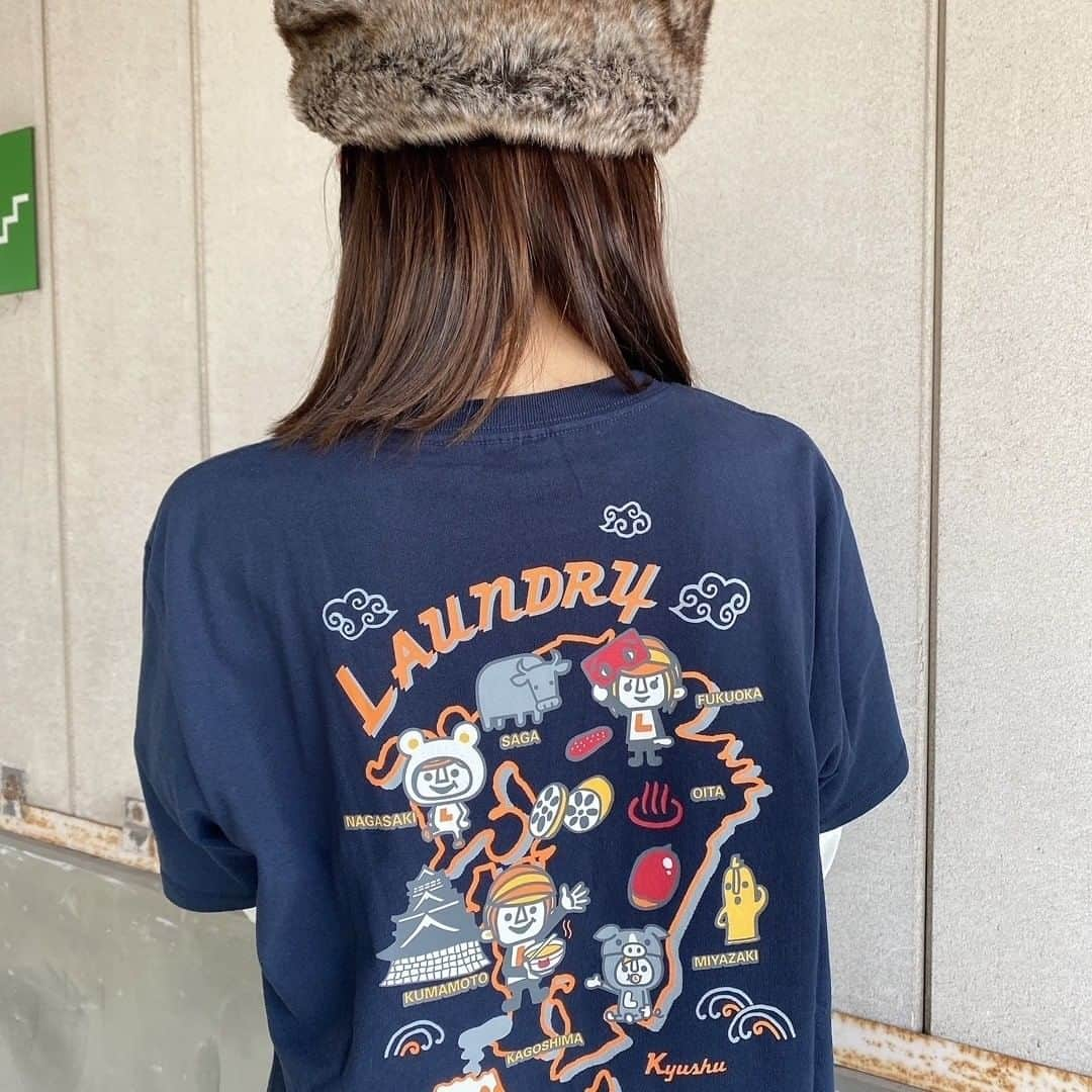 Laundry ランドリーさんのインスタグラム写真 - (Laundry ランドリーInstagram)「九州エリア限定Tシャツも登場👍   九州エリア（鹿児島アミュプラザ店・天神ソラリアプラザ店）限定は 九州地方にちなんだ、名物が勢ぞろい🥳 オンラインストア限定デザインは日本列島！  九州限定スカジャン風デザインTシャツ 〈ユニセックス〉 価格　：4,200円+税 サイズ　：S/M/L カラー　：ホワイト/ネイビー  2021年1月1日（金）発売❣現在予約受付中です👍 店舗通販もご利用いただけますので 鹿児島アミュプラザ店インスタグラム @laundry_kagoshima  天神ソラリアプラザ店インスタグラム @laundry_solariaplaza  へ、お問い合わせください♪  ＿＿＿＿＿＿＿＿＿＿＿＿＿  詳しいお知らせはプロフィールから ブランドサイトをチェック🧐 ⇒ @laundry_official  そしてそして、 #laundry038 をつけて投稿すると LAUNDRY公式アカウントにご紹介されちゃうかも🥰  #laundry038 #laundry #ランドリー #新作 #限定デザイン #九州 #九州グルメ #九州名物  #ソラリア #天神 #福岡 #アミュプラザ鹿児島 #アミュプラザ #鹿児島 #熊本 #宮崎 #佐賀 #長崎 #tシャツ #tシャツコーデ #コーディネート #ファッション  #ユニセックス  #kyushu #fukuoka #kagoshima #japan #tshirt #limited」12月30日 17時01分 - laundry_official