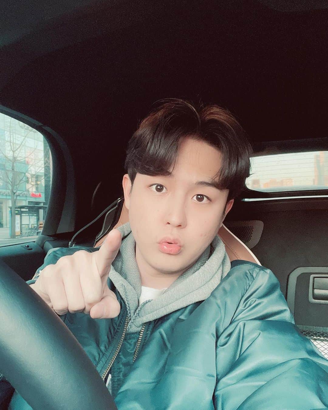 インジュン のインスタグラム：「髪の毛終わり~~~~~~🙈 머리잘하고왔어요~~~🙈 . . . #셀카#셀피#데일리#일상#인준 #selfie#daily#l4l#injun #いんじゅん#髪洗ったら #もうちょっとくるくるなります#🤪」
