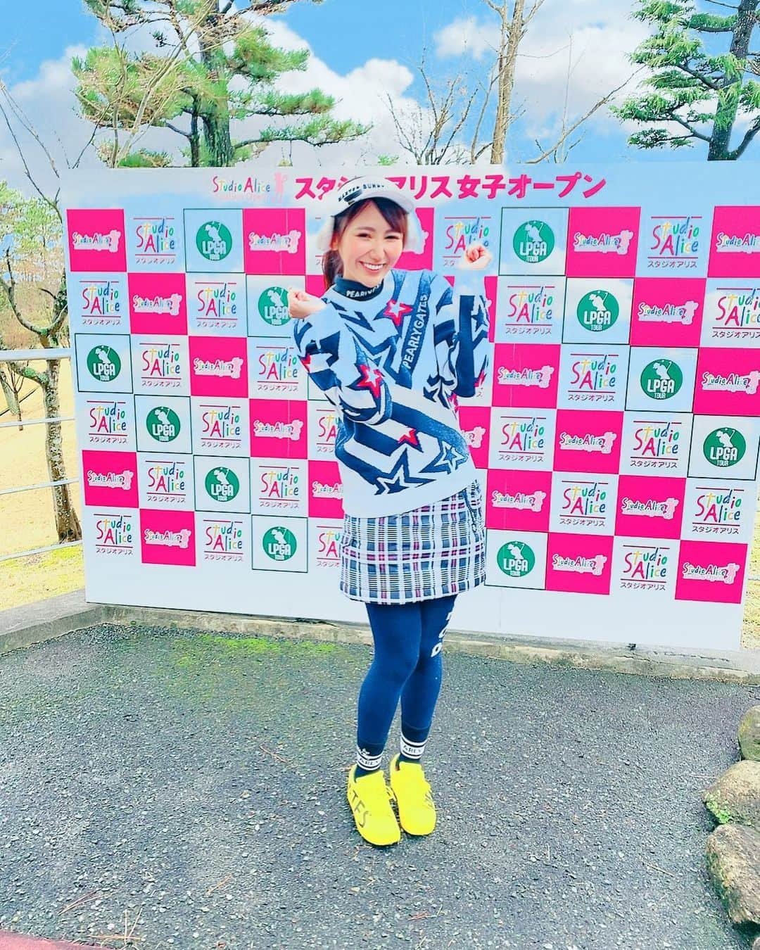 MIKIさんのインスタグラム写真 - (MIKIInstagram)「スタジオアリス女子オープンデビュー💗💗💗😆暴風警報の中打ち納め⛳️#関西ゴルファー#関西ゴルフ女子と繋がりたい #関西ゴルフ女子#ゴルフ女子#ゴルキチ #パーリーゲイツ女子 #パーリーゲイツコーデ #スタジオアリス#花屋敷ゴルフ倶楽部よかわコース#スタジオアリス女子オープン」12月30日 17時08分 - mktyy_golf