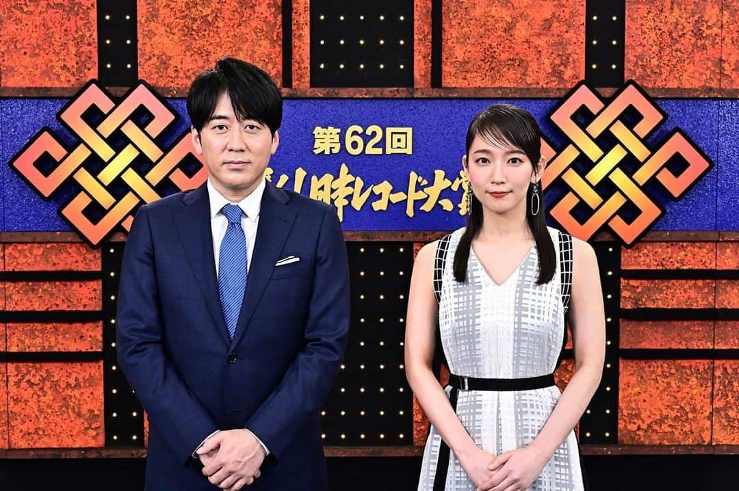 吉岡里帆（マネージャー）のインスタグラム：「「第62回 輝く！日本レコード大賞」に、吉岡さんがMCとして出演します！ このあとすぐの生放送、、ドキドキです💓  dress: @tamaehirokawa  pierce: @lemme_tokyo   hair & makeup: @mifune2014  styling: @chibakey」