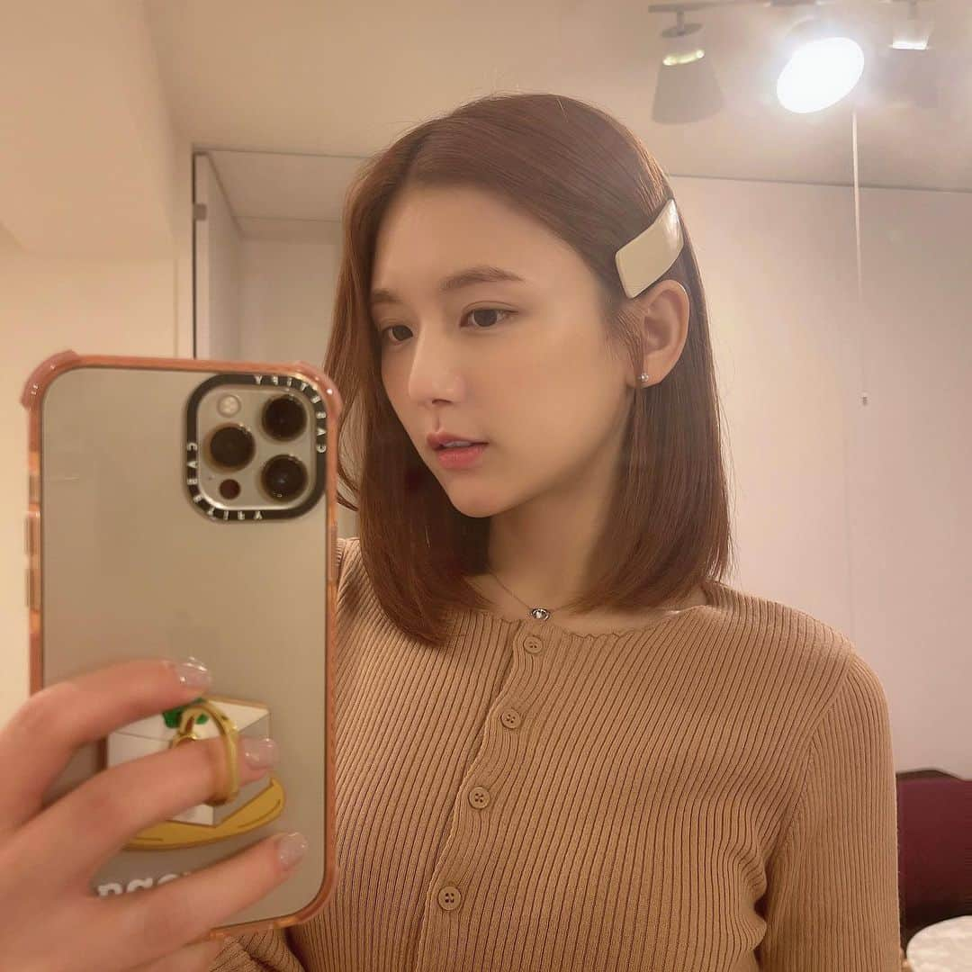 ひよんさんのインスタグラム写真 - (ひよんInstagram)「💇‍♀️💓 ㅤㅤㅤㅤㅤㅤㅤㅤㅤㅤㅤㅤㅤ 最近パッチンつけるの多め☺️✨ 一気に可愛い雰囲気にしてくれる🥺❤️ ㅤㅤㅤㅤㅤㅤㅤㅤㅤㅤㅤㅤㅤ #hairstyle #hair #헤어스타일 #헤어어레인지 #헤어핀 #희영 #ヘアピン #ヘアアレンジ #パッチン #パッチンピン #ひよん」12月30日 17時15分 - cchan_fee4