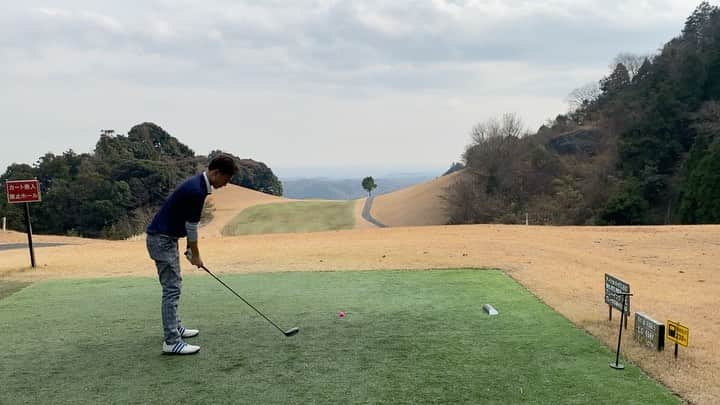 こいずみさきのインスタグラム：「2020年の打ち納め⛳️ 2回目の100切り✨ 来年も数件入ってたりとゴルフ三昧ですなぁ〜🏌️‍♂️ ,,,,,,,,,,,,,,,,,,,,,,,,,,,,,,,,,,,,,,,,,,,,,,,,,,,,,,,,,,,,,,,,,,,,,,,,,,,,,,,,,,,,#golf #golfstagram #golfswing #ゴルフ #ゴルフスイング #ごるふ #ゴルフ好きな人と繋がりたい #フォローください #followｍe #kanagawa #atugi #大厚木カントリークラブ #ホームグラウンド #朝日 #vellfire #ヴェルファイア #ドライバー #ドライバーショット #driver #打ち納め #打ち納めゴルフ #⛳️ #ざんまい #三昧」