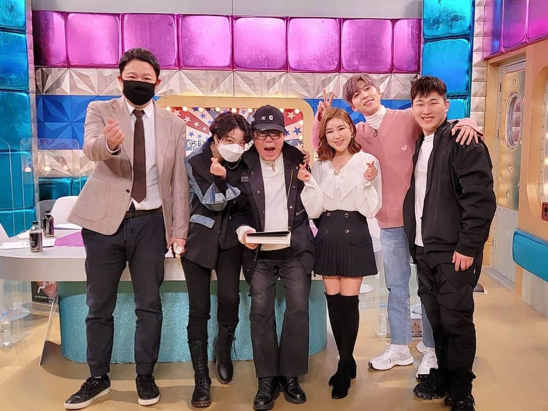 U-KISS（ユーキス）のインスタグラム：「[#수현] ⭐경축⭐ 라스입성!!! 드디어 🙊🙊 오늘 밤 11시 15분 MBC '라디오스타'에 우리 오피피에이가 함께합니다🎉🎉❣❣ 키스미 같이 본방사수 해주실거죠~?😊  #유키스 #UKISS #SOOHYUN  #MBC #라디오스타 #수현oppa #본방사수📺 #많관부」