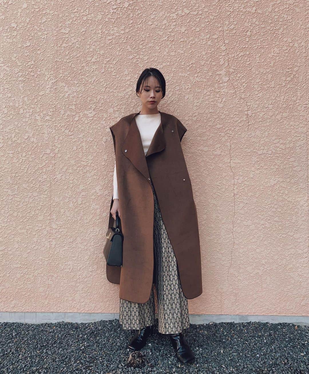 藤木祐凪のインスタグラム：「車移動の日のふく👕  #openclose  #cafune」