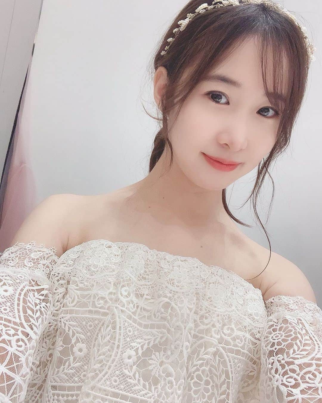 吉田友利恵のインスタグラム：「来年も着れるかなぁ👗」