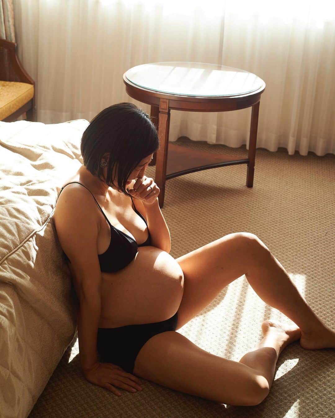 花盛友里さんのインスタグラム写真 - (花盛友里Instagram)「あー美しい♡ 妊婦さんってほんと神秘。 何年も前から、「2人目が出来た時はぜひ！」とメールをくれていて、やっとやっとお会いすることができました。 ありがたやー！ すっごく面白い生き方で、ほんと話聞いてて楽しかった♡パワフルママ！  #hanamorimaternity」12月30日 17時50分 - yurihanamori