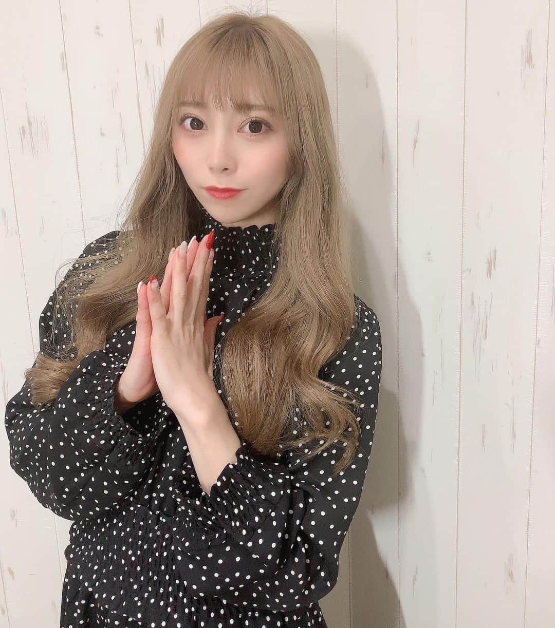 星川凛々花 （仁美まどか）のインスタグラム：「うるツヤ髪でいい年を迎えられそう❤️﻿ ﻿ ローレンさん池原さんありがとうございます😊✨﻿ 👦池原さん @rollen_ike 💗💗💗💗💗💗﻿ ﻿ #ローレン﻿ #原宿　﻿ #美容院　﻿ #美容室﻿ #カリスマ　﻿ #星川凛々花　﻿ #星川凜凜花　﻿ #AV女優　﻿ #セクシー女優　﻿ ﻿ ﻿」