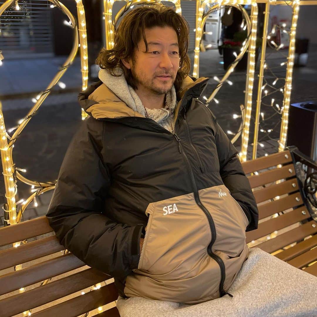 浅野忠信のインスタグラム：「@windandsea_wear のあったかいダウン！ありがとうございます！ #windandsea」