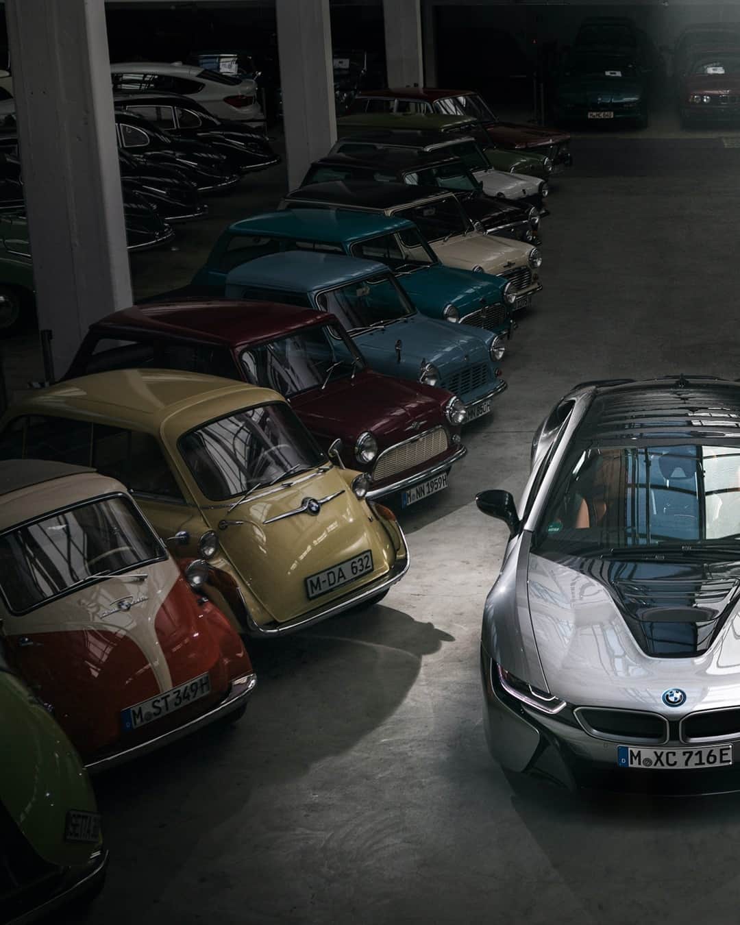 BMWのインスタグラム：「Welcome to the family. In 2020 we said 'Goodbye' to the BMW i8 Coupé. Once a vision, it became an icon of modern mobility and now will be a classic of the future. @BMWClassic. #THEi8 #BMW #BMWi8 @BMWi」