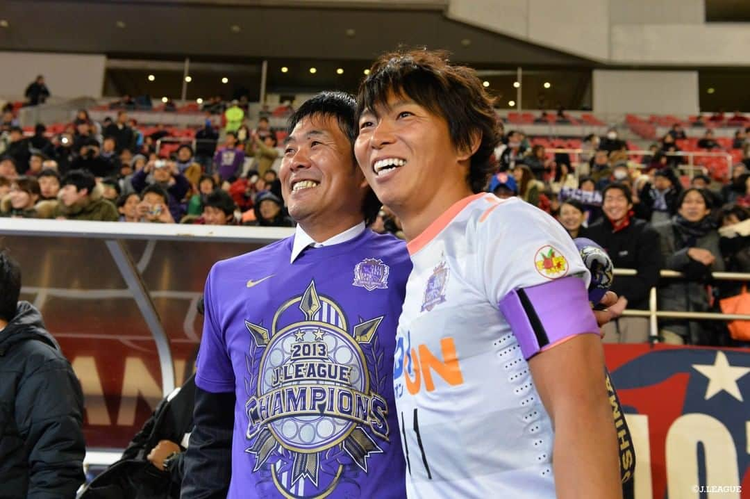 Ｊリーグさんのインスタグラム写真 - (ＪリーグInstagram)「今シーズンをもって、﻿ 現役を引退する選手たちを紹介👀　〜パート４〜﻿  #佐藤寿人 さん💐﻿﻿ 数多くのゴールでＪリーグを盛り上げ続けてくれました👏﻿ ありがとうございました！ ﻿ 佐藤さんのセカンドキャリアも﻿ 心から応援しています✨﻿ ﻿ お疲れ様でした💐﻿ ﻿ #Ｊリーグ﻿ #jleague﻿ ﻿ #hisatosato﻿ #ジェフユナイテッド千葉 #jefunited﻿ #サンフレッチェ広島 #セレッソ大阪 #ベガルタ仙台 #名古屋グランパス﻿ #お疲れ様でした #💐﻿ #ありがとう #感謝 #thankyou﻿ #リスペクト #respect﻿ #応援 #📣﻿ #サッカー #soccer﻿ #football #⚽️」12月30日 18時00分 - jleaguejp