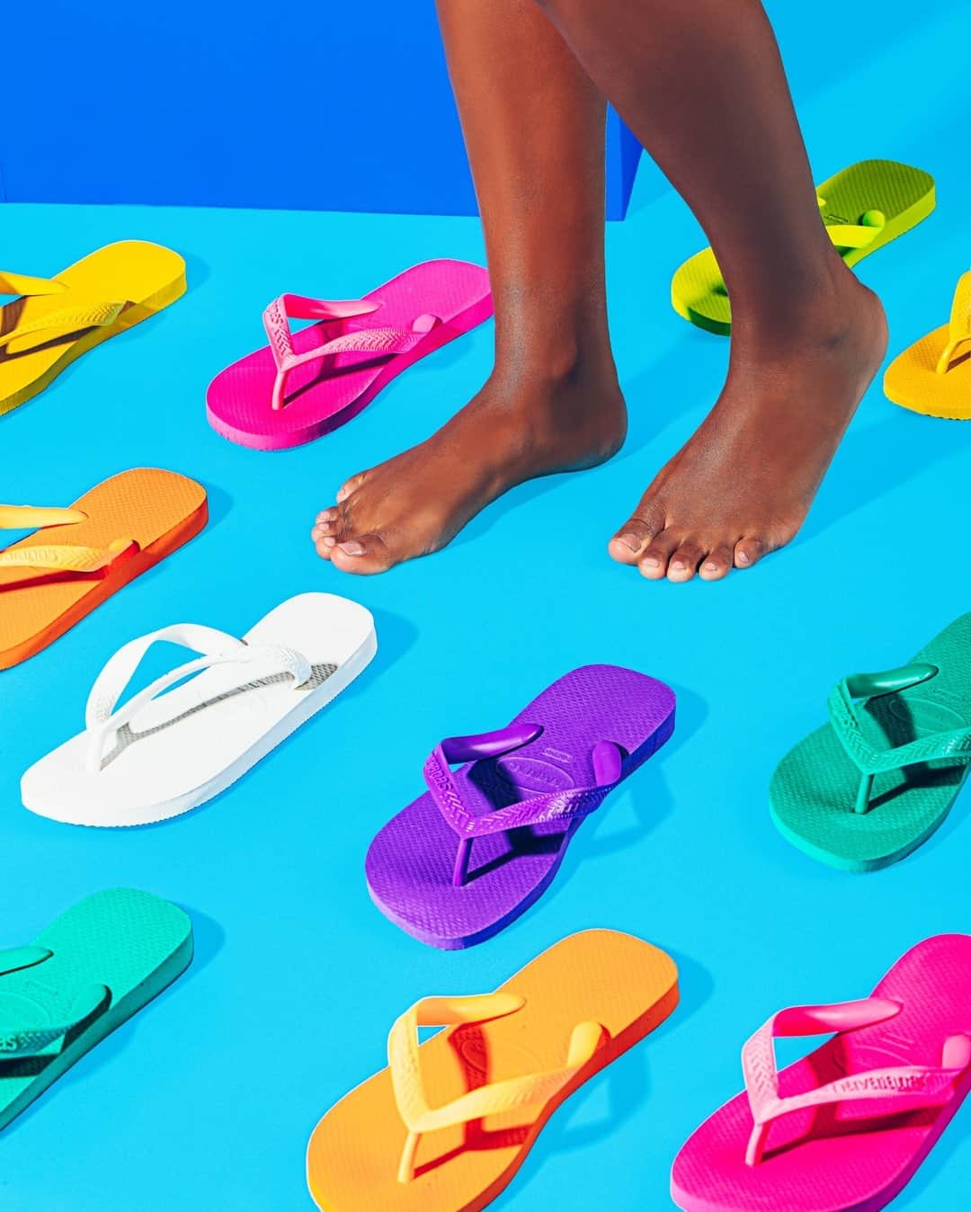 Havaianas Europeのインスタグラム：「For a bright and colorful 2021 to warm our hearts #2021 #newyear 🌈」