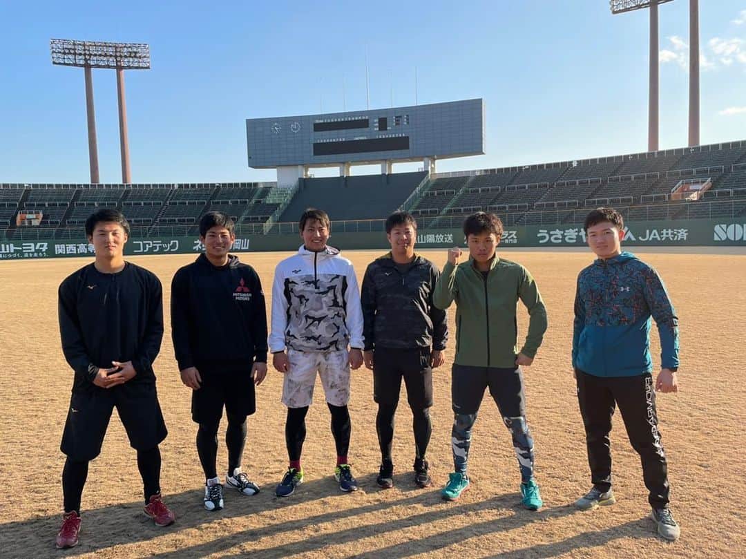 小郷裕哉のインスタグラム：「. 毎年恒例のマスカットスタジアムでの練習収め⚾️ 手伝ってくださった方々 ありがとうございました！  #原点 #倉敷マスカットスタジアム」