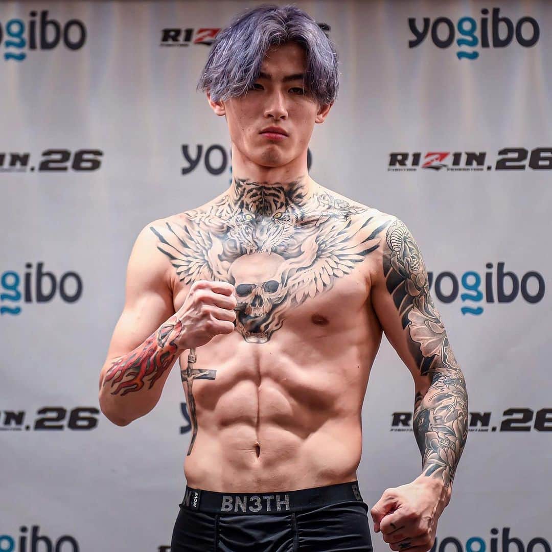 彫師美漸のインスタグラム：「明日 RIZIN‼️ @ren___k1 ファイト〜〜〜👊‼️ ・ RIZIN LIVEで応援👍✨ 応援コードは 【RenH】 ・ #RIZIN #k1 #キックボクシング #格闘技　#kickboxing #muaythai #刺青 #彫師 #美漸 #彫師美漸 #海老名 #中目黒 #タトゥー #東京タトゥー #tokyo #tattoo #art #fashion #bizenart #bizen #문신　#Bizentattoo  #tattooer #tattooist #tattooart」