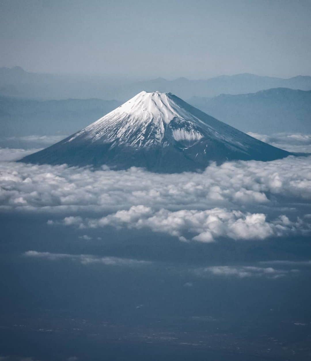 のインスタグラム：「Thank you for everything  this past year.  I hope you will have a great year! どうぞ良いお年を お迎えください」