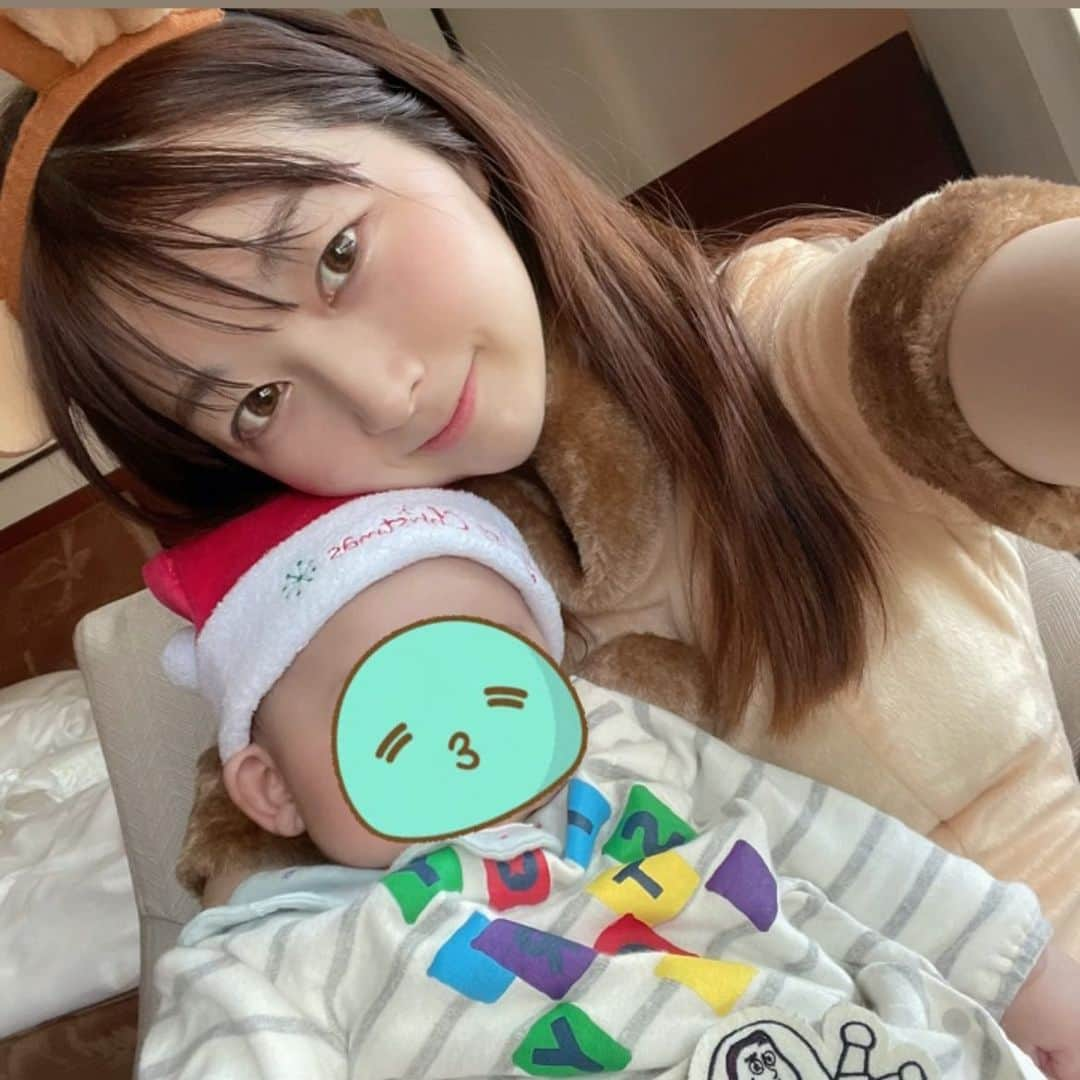 Mitoのインスタグラム：「. . サンタとトナカイ🎅🎄✨ . . もう年末だけど😂w 明日からもっと寒くなるの信じられない。寒いの苦手だから年末年始は冬眠します🙇‍♀️🙇‍♀️🙇‍♀️💦 . . .」