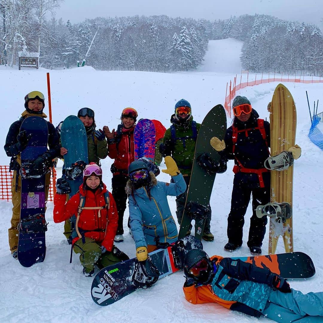上田ユキエさんのインスタグラム写真 - (上田ユキエInstagram)「皆さんのおかげで最高の富良野タイムでした🏂 #snowboarding #japan #furano #hokkaido」12月30日 18時21分 - yukie_ueda