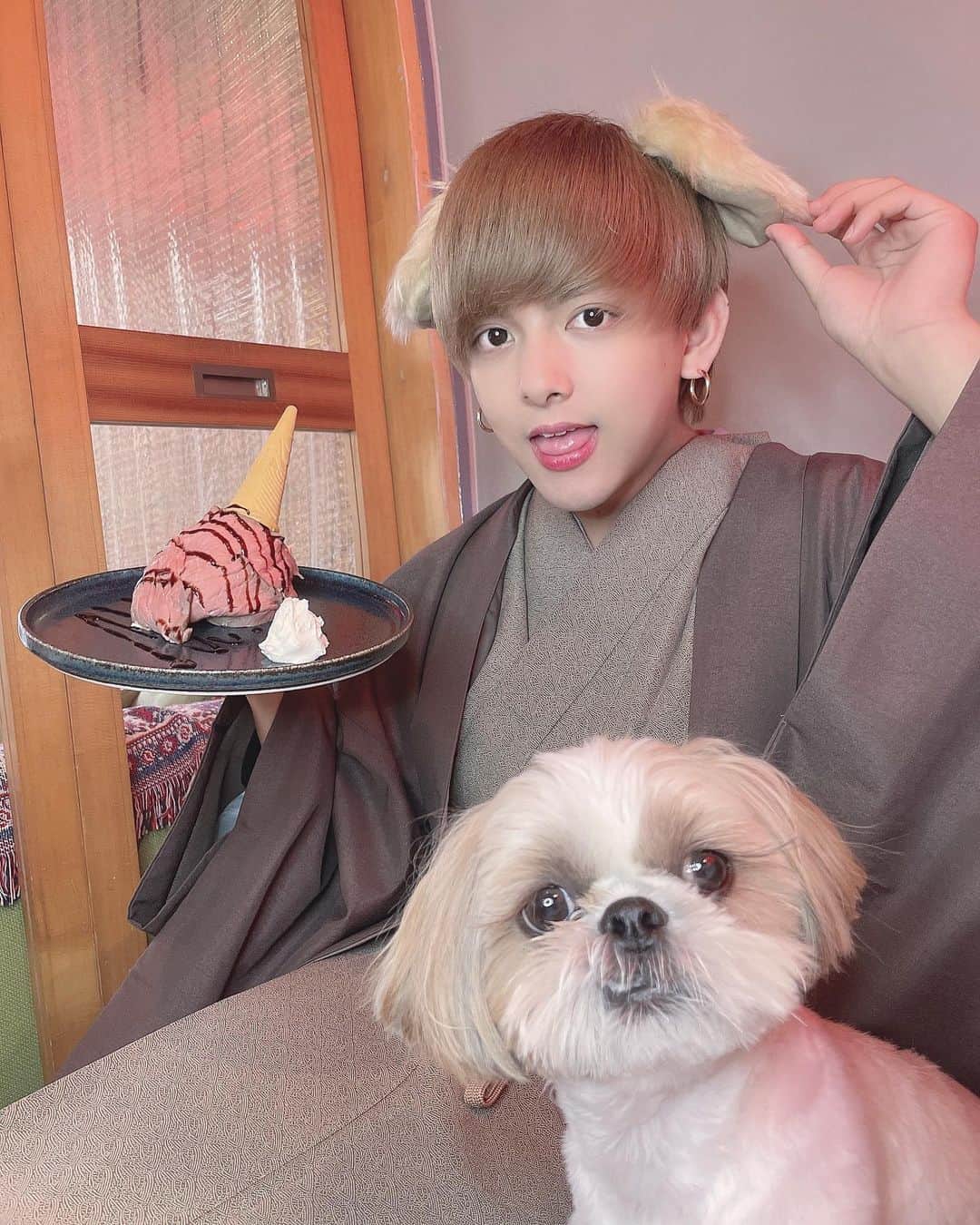 のインスタグラム：「. 今年も残すところ1日！！！！！ . みんなは2020年やり残したことない！？😂 . オレは出しきったよ✨ . まだ後少し時間はあるから、 2020年最後の最後まで悔いが残らないようにしよう！！ . . 浅草行った時に必ず行く @isoichi さん😊 . いつも美味しいご飯をありがとうございます🎶 . #2020年ありがとう  #やり残したことはもうないぜ #最高の年だった #イソイチのモンブランはまじで美味しいよ」