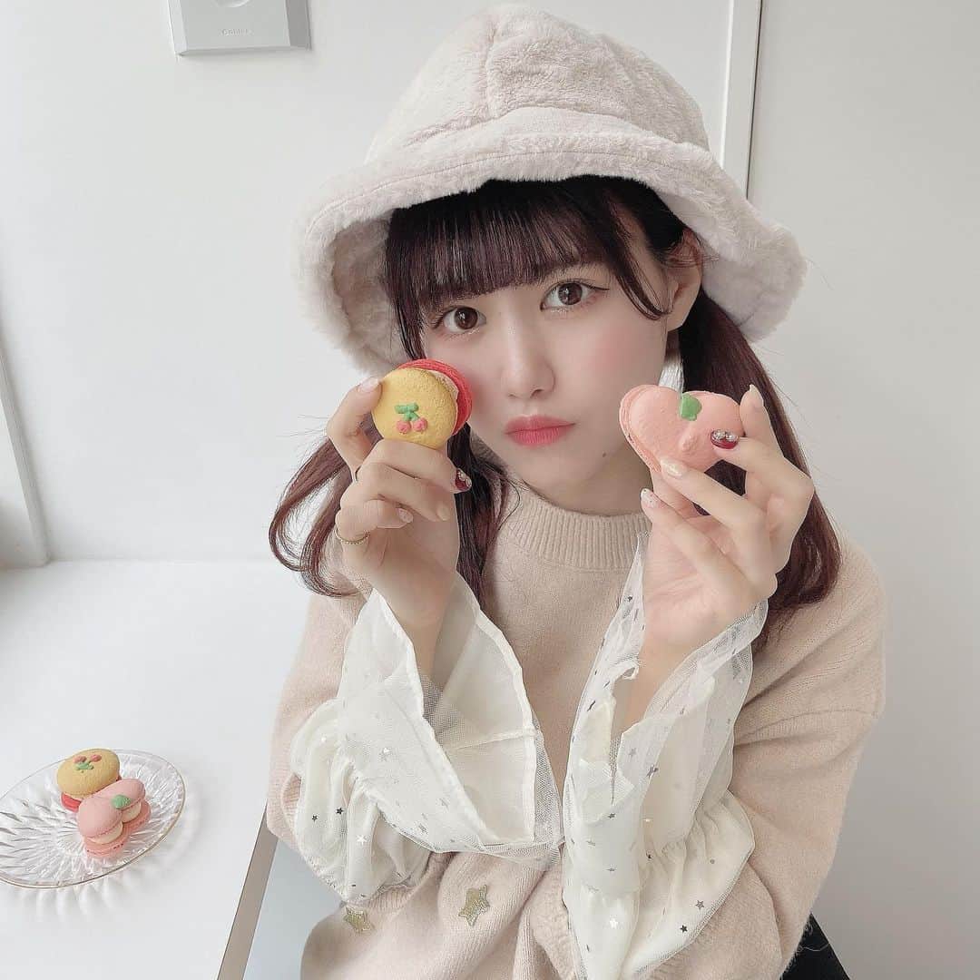のインスタグラム：「代官山にあるマカロン屋さん［Dotori］に行きました~🐰♡  店内にアクセサリーも売ってたり、全身鏡があったり、めちゃくちゃ可愛いです🥺  マカロンも全部可愛くて美味しい… また早く行きたいなあ🍒  #macaron #マカロン　#代官山　#cafe #カフェ　#代官山カフェ　#fashion #Japanese #follow #韓国　#JAPAN」