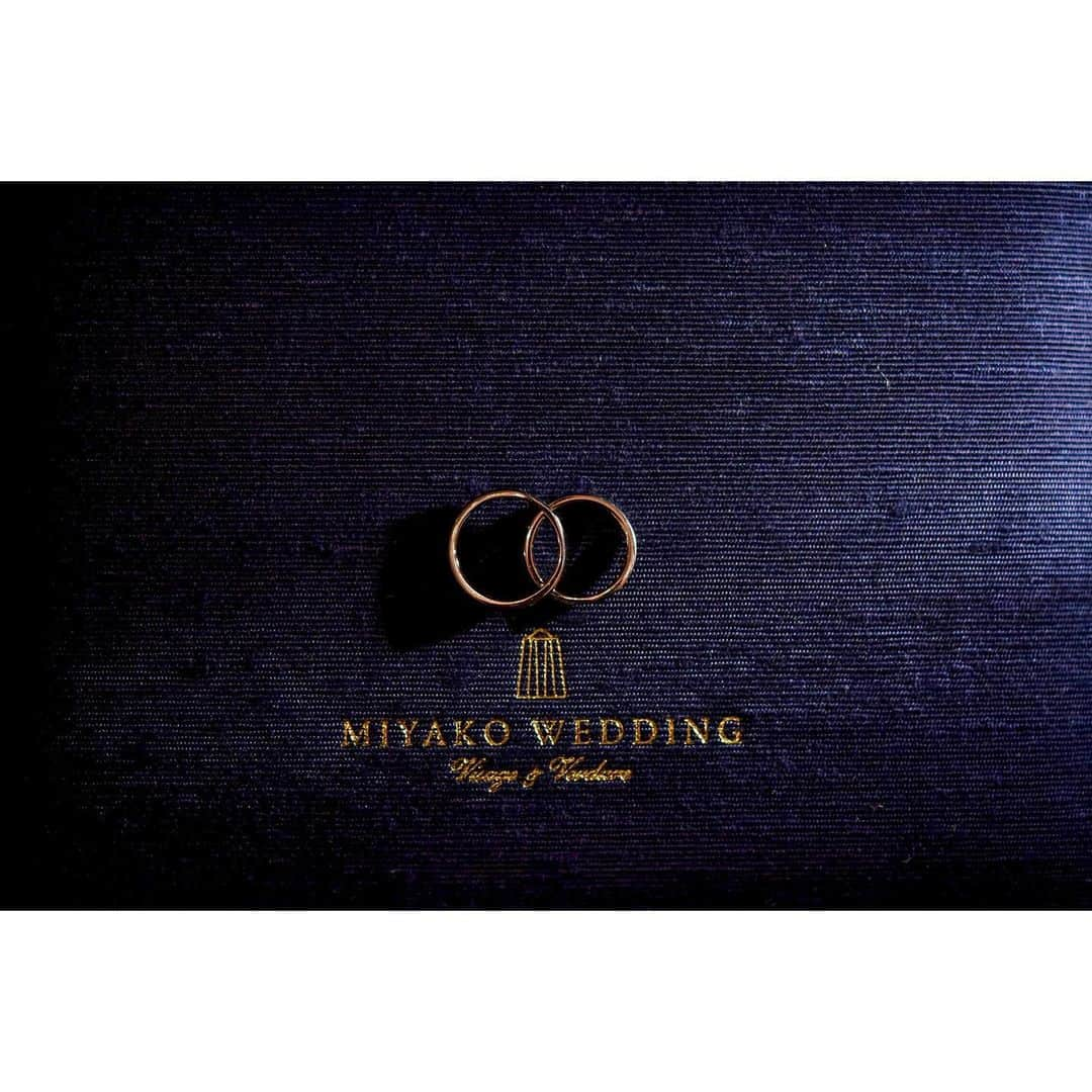 miyakoweddingのインスタグラム：「ㅤㅤㅤㅤ ㅤㅤㅤㅤㅤ 2020年もありがとうございました 今年は変化の1年として ウエディングも大きく影響を受ける年になりました そんな中、沢山の新郎新婦様が悩み、決断をしてくださいました 都ウエディングでご結婚式を検討してくださった方、 当日のお手伝いをさせていただいた方 このインスタをいつも見てくださっている皆様 誠にありがとうございます ㅤㅤㅤㅤ ㅤㅤㅤㅤㅤ 1日も早く、皆様が ただ全力で楽しむこと ができるよう祈っております。 ㅤㅤㅤㅤ ㅤㅤㅤㅤㅤ 2021年も何卒、宜しくお願い申し上げます ＊新年は1/2より通常営業しております ㅤㅤㅤㅤ ㅤㅤㅤㅤㅤ #都ウエディング #miyakowedding #ミヤコウエディング #レストランウェディング #ステーキ懐石都春日 #ヴェルデュ都 #広島 #福山 #尾道 #瀬戸内 #結婚式 #披露宴 #福山結婚式 #プレ花嫁 #卒花嫁 #全国のプレ花嫁さんと繋がりたい #おもてなし #おもてなし料理 #結婚式場」