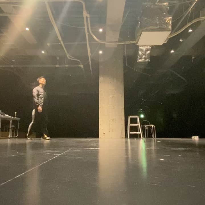 FISHBOYのインスタグラム：「. 朝、誰もいないスタジオを独り占め . @edblack_ / The Way Things Were . ☺」