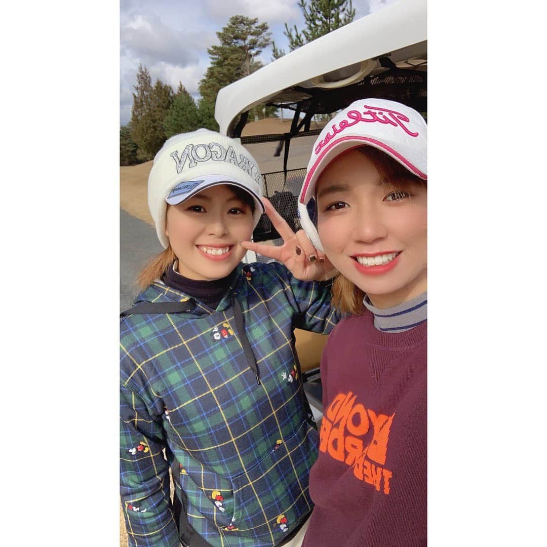 稲葉七海のインスタグラム：「3月から広島に住みだしたから今年は万里奈とたくさん練習できた⛳️💫 ・ 時々家にご飯作りに来たりプライベートでも楽しい時間ばっかでした😘 ・ 来年もヨロシクネ💖 ・ ・ ・  #広島#賀茂カントリークラブ #golf#ゴルフ#ヤマハゴルフ#yamahagolf#dancewithdragon#ダンスウィズドラゴン#39design#39デザインマットレス」