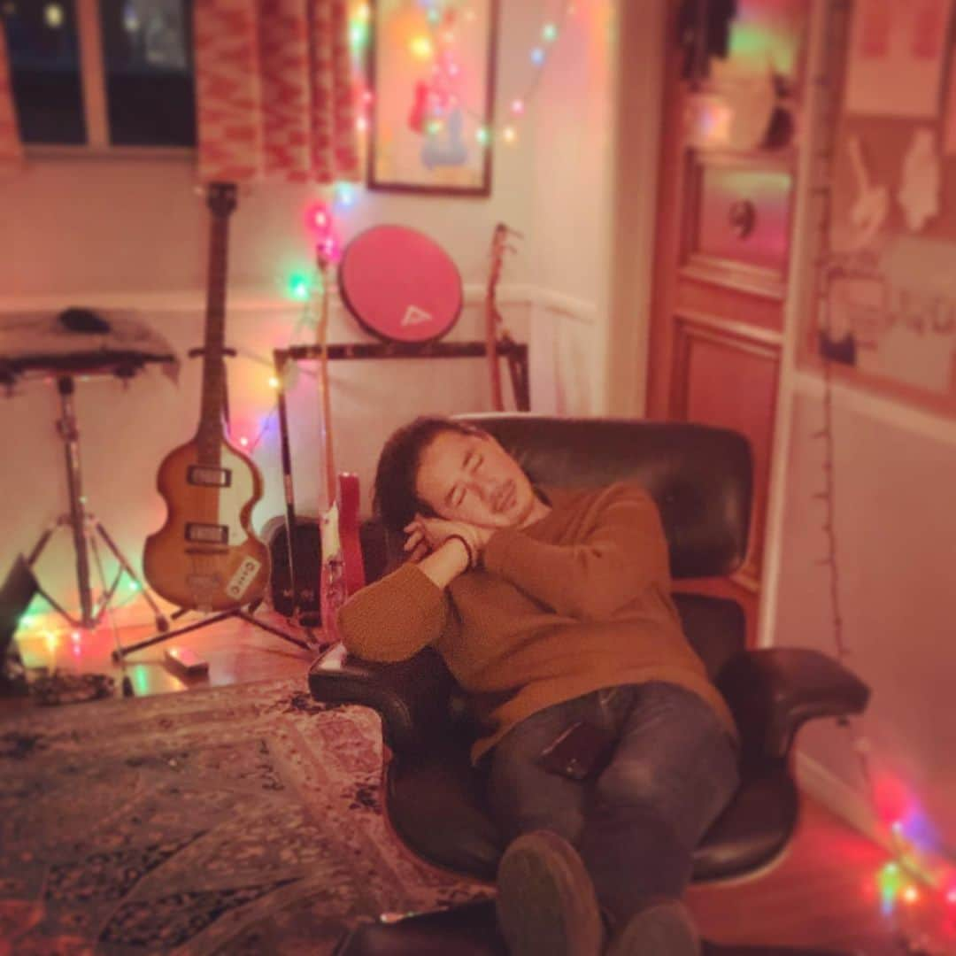 鈴木一真さんのインスタグラム写真 - (鈴木一真Instagram)「Chistmas_week_2020⚡︎  本年もありがとうございました。大変な一年でしたが友人にも恵まれ、穏やかなクリスマスウィークを過ごす事ができました。 今年は結婚10周年‼︎ プレゼントを探しに久しぶりに出掛けました。来年は健全で平和な一年になります様に⚡︎  #ChristmasWeek #年の瀬」12月30日 18時45分 - _kazumasuzuki_