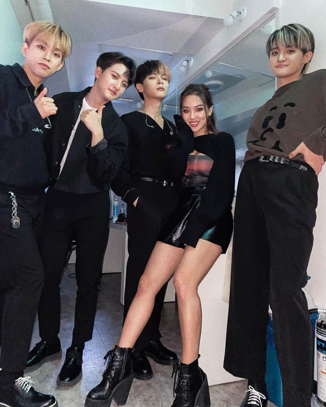 キム・ヒジョンのインスタグラム：「@band_lucy @dingo_music &던전앤파이터 와 함께한 띵곡가들🔥 수고하셨습니다 💯 루짓가랑이🙌🙌」