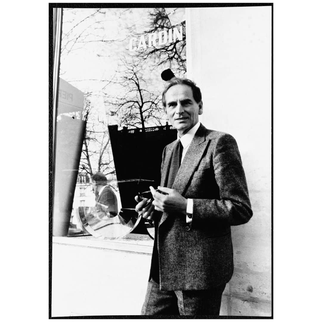 パワーハウスミュージアムのインスタグラム：「Vale the legendary French designer #pierrecardin known for his futuristic designs and his boundary pushing decision to add a ready to wear collection. Captured by Sydney based photographer #DavidMist in Paris, 18 August 1980 #powerhousecollection @pierrecardinofficiel」