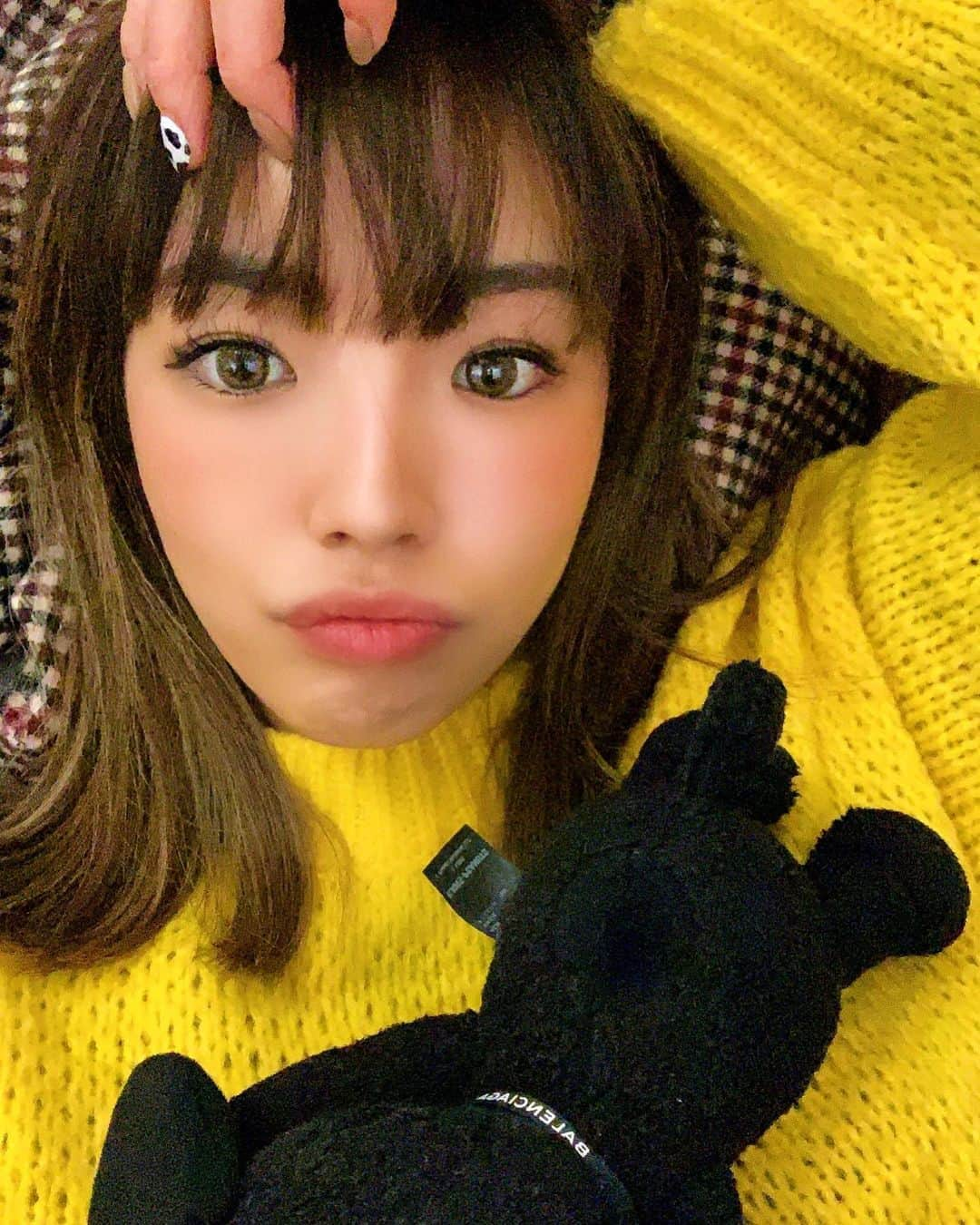 Linaさんのインスタグラム写真 - (LinaInstagram)「今年ラスト美容室でまた前髪作ったの🍙 やっぱり楽ちんだー‼︎ @akkydirty ありがとう🖤. . @salon__ef__official  長さとデザインは変えずに初のフラットラッシュにしてもらったよ💛. 今年も1年ありがとうございました🖤. . #salonef #ef #まつえく #2020 #美容納め #前髪 #minx #minx原宿」12月30日 19時06分 - liiiiina