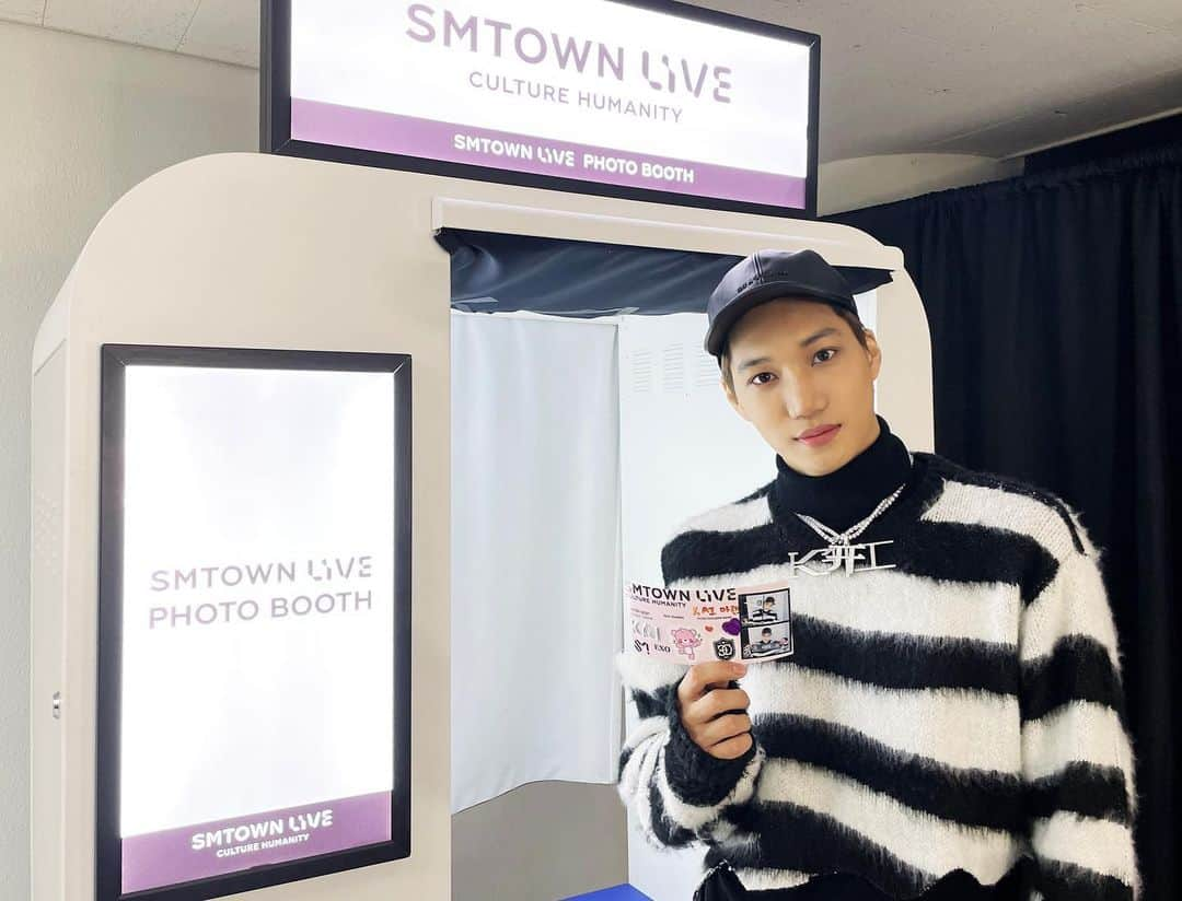 EXOさんのインスタグラム写真 - (EXOInstagram)「🎟 #BAEKHYUN & #KAI’s SMTOWN LIVE TICKET 📸  ➫ 01.01.21 1PM KST ➫ 31.12.20 8PM PST ➫ 31.12.20 11PM EST  #SMTOWN_LIVE_Culture_Humanity #EXO #SMTOWN_LIVE #SMTOWN  During this difficult time of COVID 19, enjoy the SMTOWN LIVE “Culture Humanity” that will encourage and cheer you up for free all around the world.   코로나 19로 힘든 시기, 서로를 격려하고 위로하는 SMTOWN LIVE “Culture Humanity” 전 세계에서 무료로 즐겨요.」12月30日 19時06分 - weareone.exo