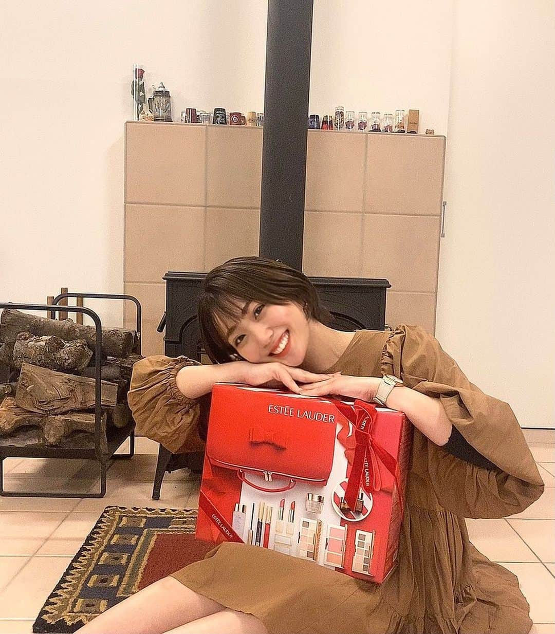 小川奏さんのインスタグラム写真 - (小川奏Instagram)「遅ればせながら、今年のクリスマスコフレは @esteelauderjapan にしましたよ！﻿ 母とお揃いです❤︎  #ミスコン2020 #ミス学習院 #女子大生 #ショートヘア #ショートボブ #ショートスタイル #ショート女子 #サロモ #サロモ募集 #クリスマスコフレ #esteelauder #コスメ #コスメオタク #コスメ好きさんと繋がりたい #かわいいものが好き #かわいいもの好きな人と繋がりたい #おしゃれさんと繋がりたい」12月30日 18時59分 - kana_missg2020