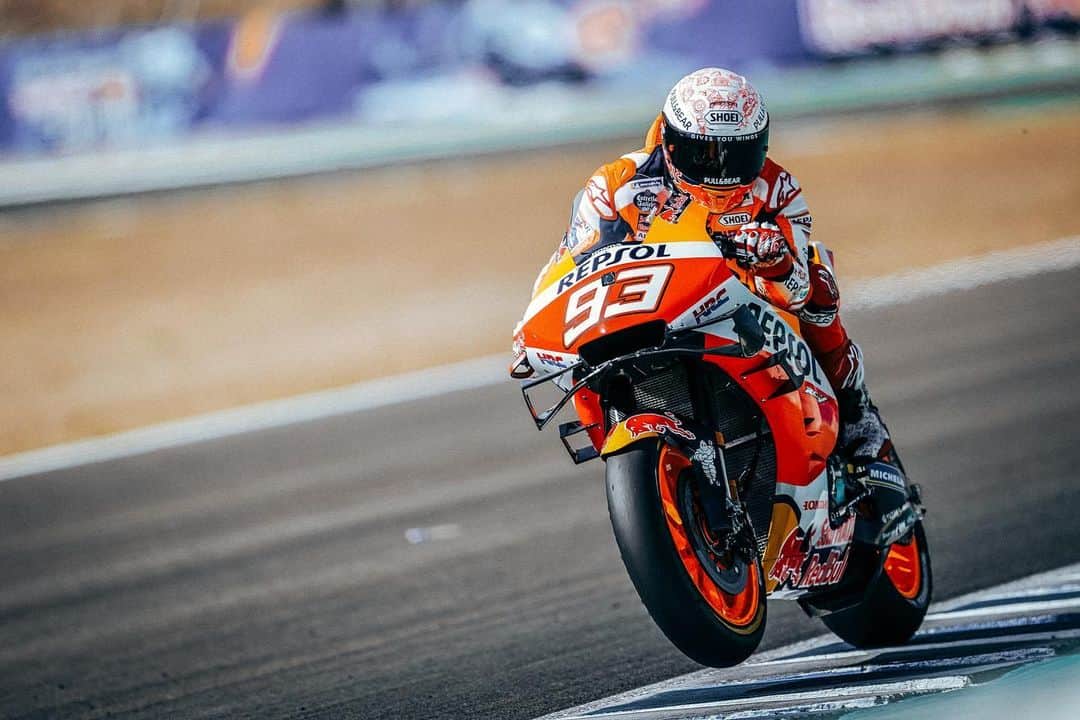 レプソル・ホンダのインスタグラム：「The last #WheelieWednesday of the year with some of the first wheelies of the year.  Almost time to say bye to 2020. 👋」
