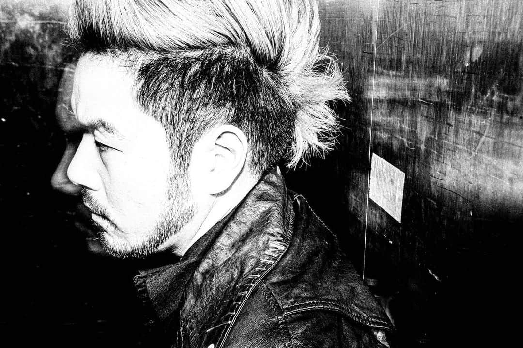 Kenta Koieのインスタグラム：「2020は世界中が同じ苦しみと戦った年。 2021は復活の年になればいいな。  2020 was the year of fight the fear Hope 2021 will be the year of resurrection.  Photo by @takeshiyao」