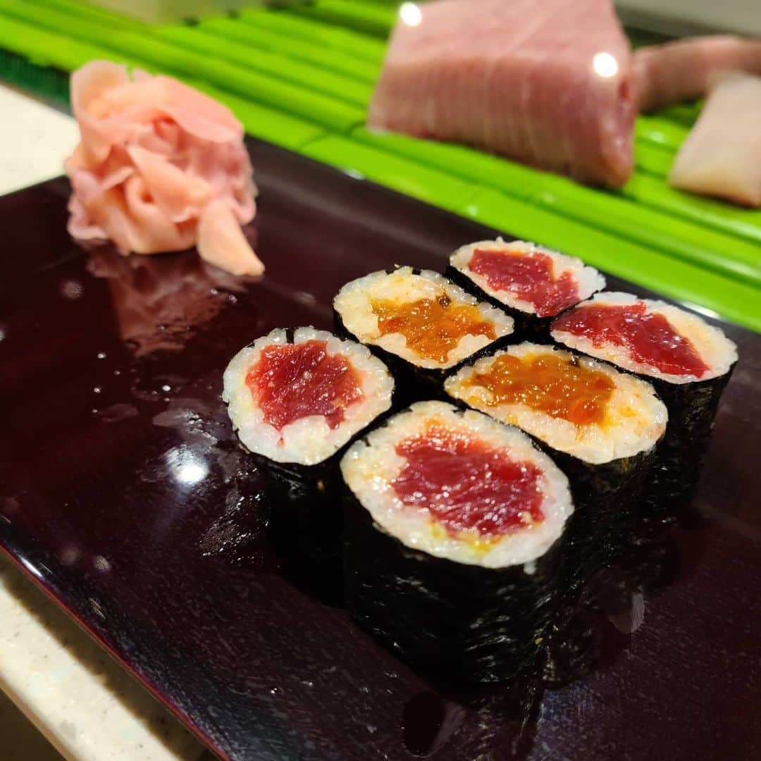 松本康太さんのインスタグラム写真 - (松本康太Instagram)「『マグロの腹皮』豊洲にある大和寿司さん♪この珍味は初めて食べたけど、ぷりぷりとした歯応え&脂の甘味♪ぽん酢でサッパリめちゃくちゃ美味しかったです！築地から豊洲へずっと変わらず人気店(^o^)/凄い！  #マグロの腹皮#マグロ#豊洲#豊洲市場#大和寿司#すし#スシ#寿司#鮨#sushi#レギュラー松本#あるある探険隊#豊洲グルメ#珍味」12月30日 19時14分 - aruarutankentai.matsumoto