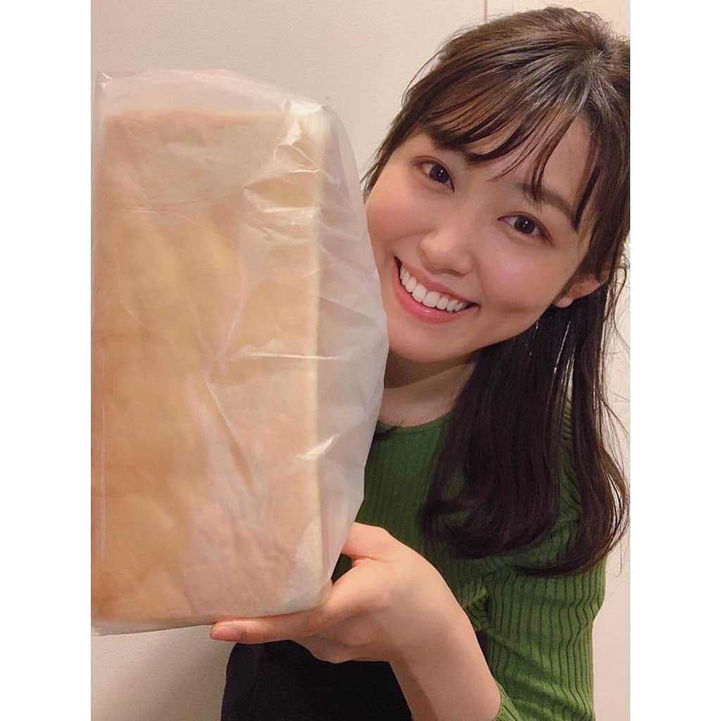 永瀬真悠さんのインスタグラム写真 - (永瀬真悠Instagram)「シアワセノカタマリ！﻿ ﻿ これ、ニ斤の食パンなのです。普段、家ではあまり小麦を食べないように(ゆるーいグルテンフリー)心がけているのですが、年末は特別😚❣️﻿ ﻿ #銀座に志かわ #パン #食パン #🍞﻿」12月30日 19時14分 - _mayunagase_