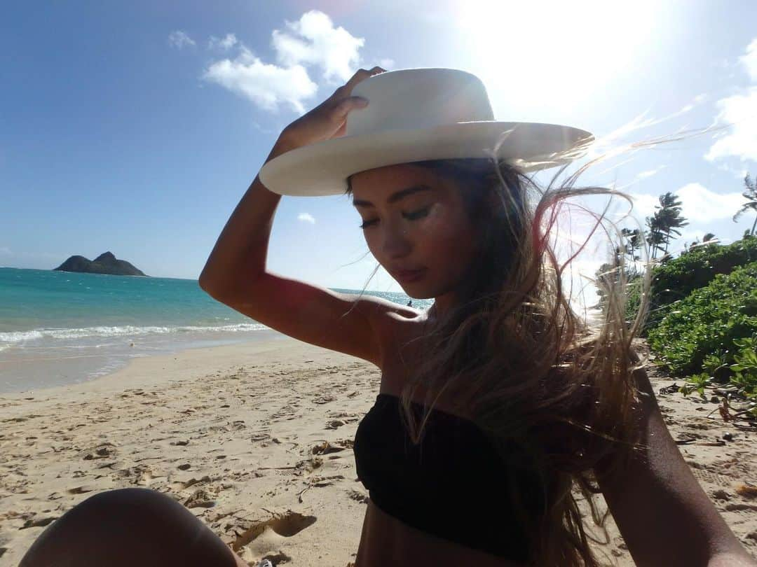 Mihoさんのインスタグラム写真 - (MihoInstagram)「Hi🌺  #hawaii#hi#tb#lanikaibeach#kailua#lanikai#hilife#oahu#oahuhawaii」12月30日 19時24分 - march16m