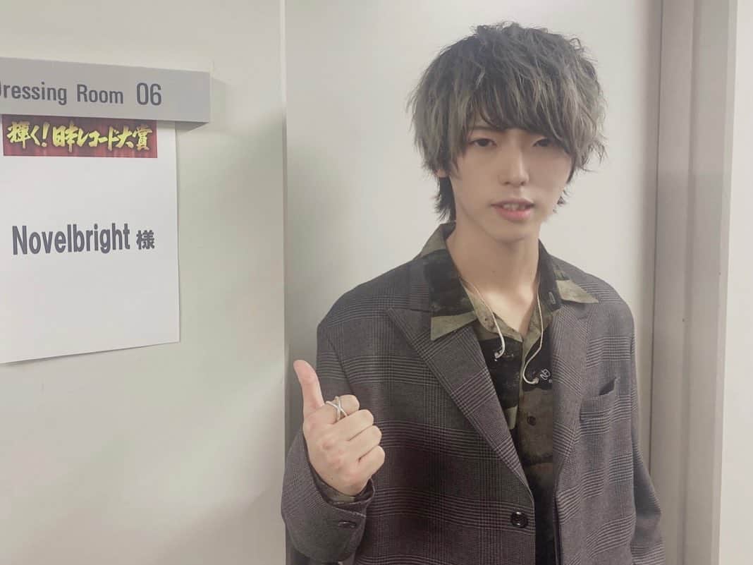 圭吾のインスタグラム：「日本レコード大賞 新人賞を頂きました！！ バンドでは異例みたいで！！！ ほんとみんなのおかげよ🙋🏻‍♂️」