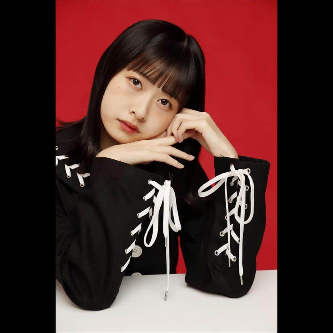 松岡はなのインスタグラム：「生写真発売中〜✌︎✌︎ https://ec.hkt48.jp/products/detail/387」