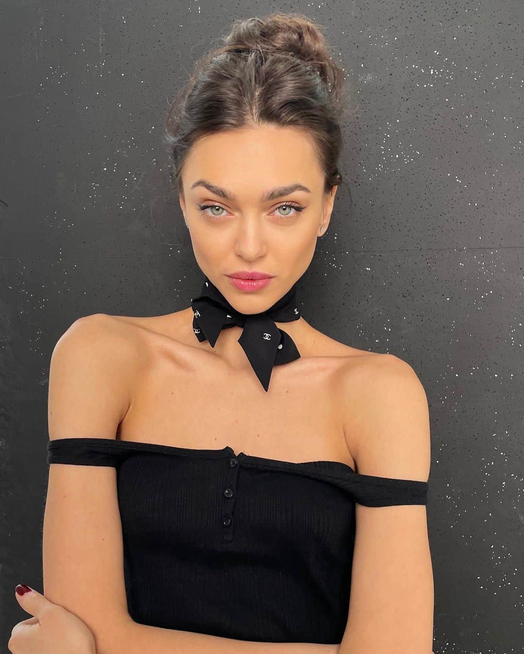 Zhenya Katavaのインスタグラム：「🖤」