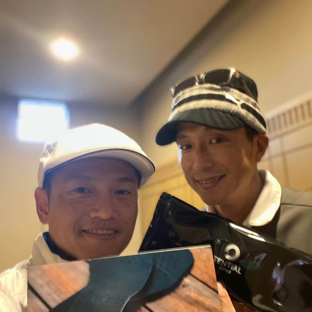 福西崇史さんのインスタグラム写真 - (福西崇史Instagram)「. この前、播戸とゴルフした時🏌️‍♂️ . インソールありがとう😊 . 2人で天皇杯2021決勝解説しま〜す⚽️ . #播戸竜二 #福西崇史 #golf #enjoy #pumagolf #tentialgolf #天皇杯決勝 #ダブル解説 #nhk #soccer」12月30日 19時29分 - takashi_fukunishi