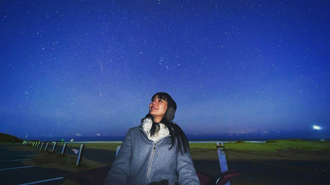 吉山りささんのインスタグラム写真 - (吉山りさInstagram)「最高に寒かったけど  最高に美しかった💫🌟🌌  久々に流れ星に会えたーっ😍🌠  耳ほっか必須っす🧣🧤👂🏻   #吉山りさですか？はい #モデル #model #フリーモデル #フリーランスモデル   #撮影 #夜空 #夜空ノムコウ #星 #star #スター #撮影モデル #撮影現場 #shooting #🎬 #日本の風景 #日本の絶景 #日本の景色 #空 #sky #instasky #宇宙 #beautifulview #美しい #earth #🌌 #nightview #夜」12月30日 19時31分 - oreorerisa