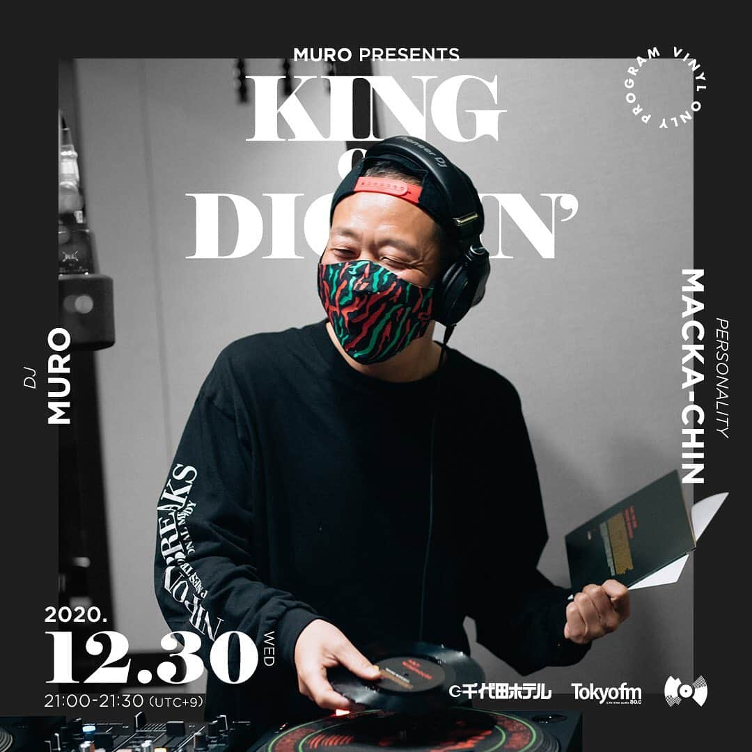 MUROさんのインスタグラム写真 - (MUROInstagram)「2020年最後の　@tokyofm_official での @king_of_diggin は、今年リリースされた新譜のレコードを 中心にMIXをお届け致しマス✨ 今夜も21時からの30分間、 レコードの音でノンストップの「音の旅」に是非お付き合いください！🎶📡⚡️📻 @opec_hit @junyashimizu  @kentaro4139575 @lililililililillil  @yosuke_nakagawa_ @m.o.tr  @habari_wood  Photo: @murakenphoto  #20201230 #tfm_kod  #vinylonlyprogram  Produced by #千代田ホテル」12月30日 19時34分 - dj_muro