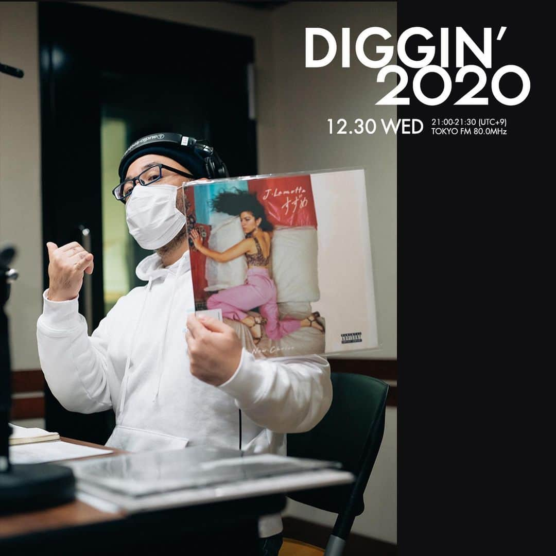 MUROさんのインスタグラム写真 - (MUROInstagram)「2020年最後の　@tokyofm_official での @king_of_diggin は、今年リリースされた新譜のレコードを 中心にMIXをお届け致しマス✨ 今夜も21時からの30分間、 レコードの音でノンストップの「音の旅」に是非お付き合いください！🎶📡⚡️📻 @opec_hit @junyashimizu  @kentaro4139575 @lililililililillil  @yosuke_nakagawa_ @m.o.tr  @habari_wood  Photo: @murakenphoto  #20201230 #tfm_kod  #vinylonlyprogram  Produced by #千代田ホテル」12月30日 19時34分 - dj_muro