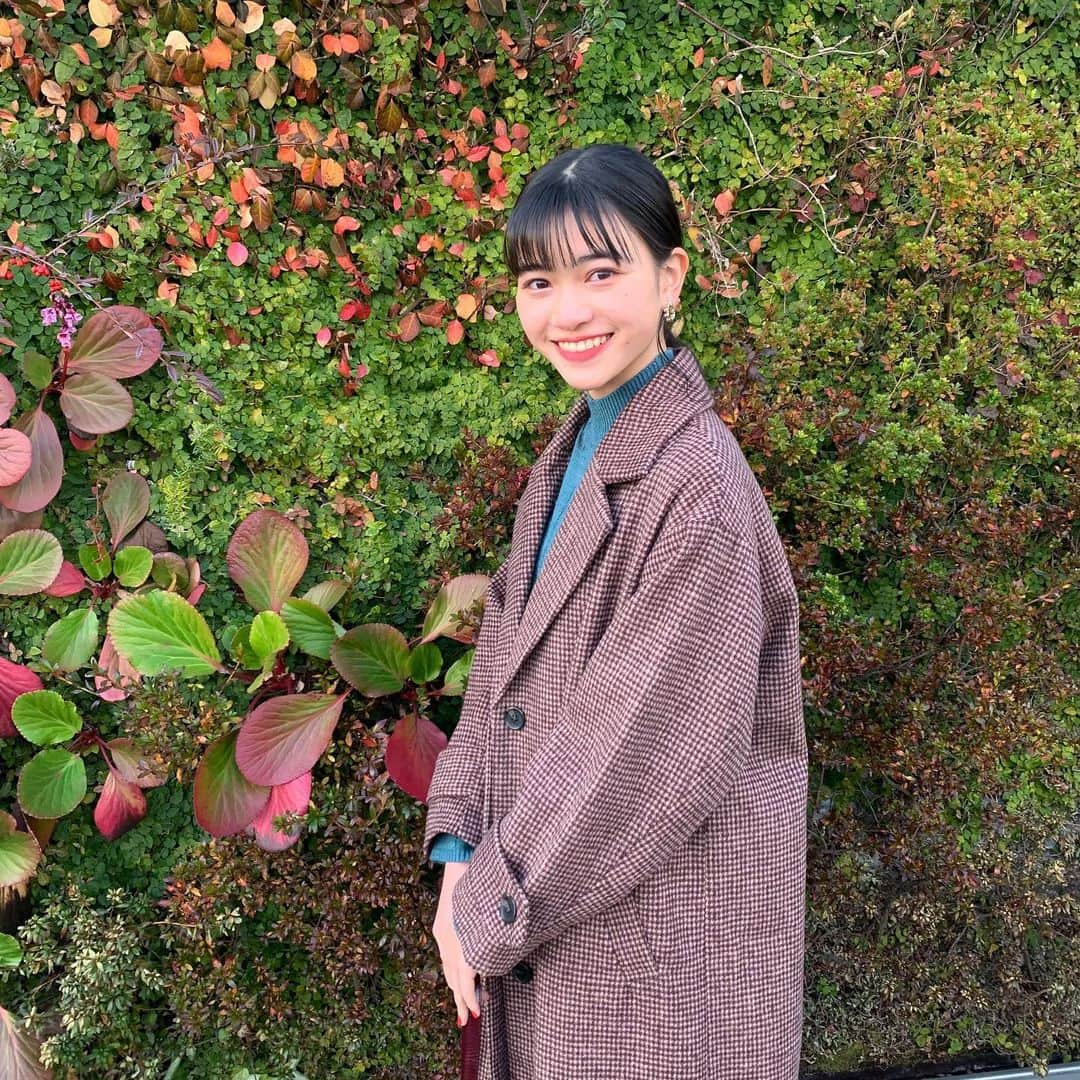 広瀬まのか︎さんのインスタグラム写真 - (広瀬まのか︎Instagram)「🌞  自然光が1番📸 可愛いものを身につけると心が踊る〜  ただのポニーテールも後れ毛を出してくるくる巻けば‬大人っぽくなります🥀  (イヤリングひっくり返ってますがそういうのだと思ってください…🙃)  #広瀬まのか #nicola #ニコラ #ロマノティック」12月30日 19時37分 - manoka_hirose