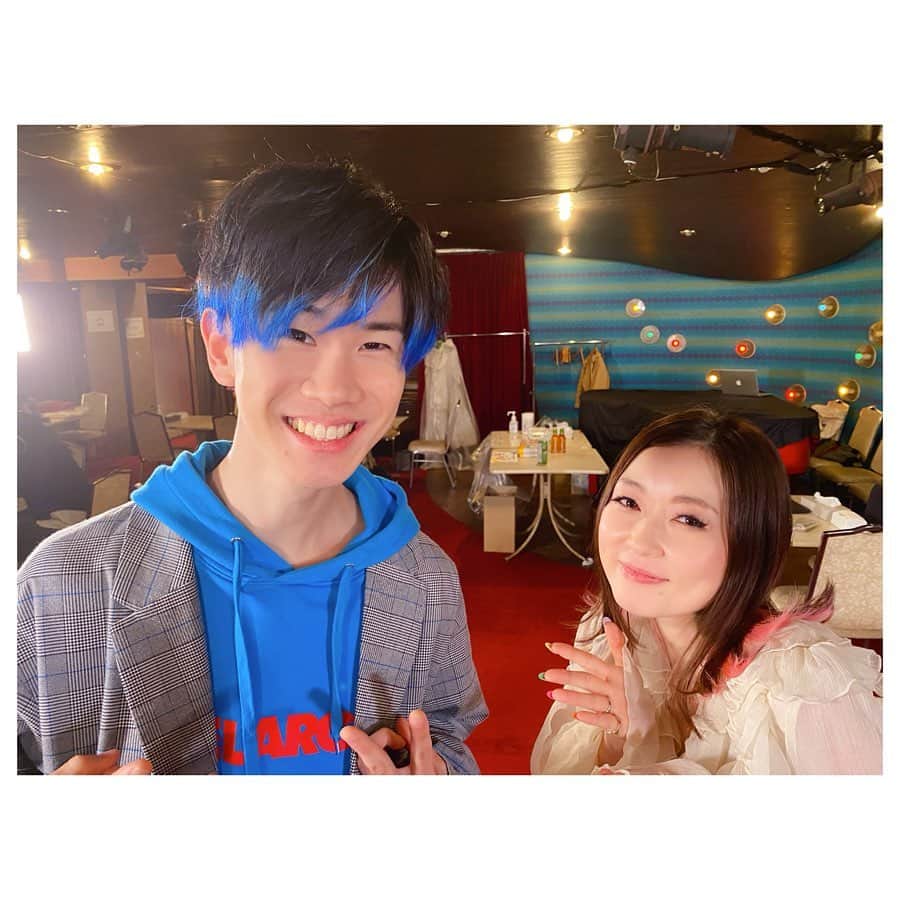 荒牧陽子のインスタグラム：「2020.2021 年末年始のテレビ出演﻿ ┈︎┈︎┈︎┈︎┈︎┈︎┈︎┈︎┈︎┈︎┈︎┈︎﻿ ●12月31日18:00〜﻿ テレビ朝日系「ザワつく！大晦日」﻿ ﻿ ●1月2日23:30〜﻿ テレビ東京系「ものまね芸人151人がガチで選んだ　いま本当にすごい！ものまねランキング」﻿ ﻿ ﻿ 31日は、まさかの﻿ 一茂さん、良純さん、ちさ子さんの前で歌うという、なんだかド緊張なステージでした😅﻿ Mステの技術スタッフさんが沢山いらっしゃったそうで、テンション👆👆😍﻿ ﻿ 2日は、沢山のものまね芸人さんが登場します！﻿ 松浦航大さんとアカペラコラボさせていただきました！﻿ テレビでのコラボは初☺️✨﻿ 他にも沢山のものまね芸人さんが！ 本当にね、ずっと爆笑でした！ ﻿ どちらも是非ご覧くださいね！﻿ ┈︎┈︎┈︎┈︎┈︎┈︎┈︎┈︎┈︎┈︎┈︎┈︎﻿ #ザワつく！﻿ #ものまねランキング﻿ #松浦航大 さん﻿ #荒牧陽子﻿」