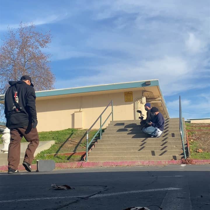 ケビン・ホーフラーのインスタグラム：「Sac Dayz with The Boyz 🎥 @brycepagter 📸 @jefflandi #sacramento #skateboarding #fuck2020 🤗」